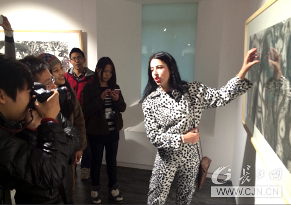 法国女画家索菲·特德斯基在武汉举办个人画展